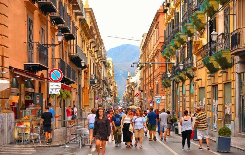 Apartament Dimora Di Maury A Due Passi Dai Trasporti E Da Ballaro パレルモ エクステリア 写真